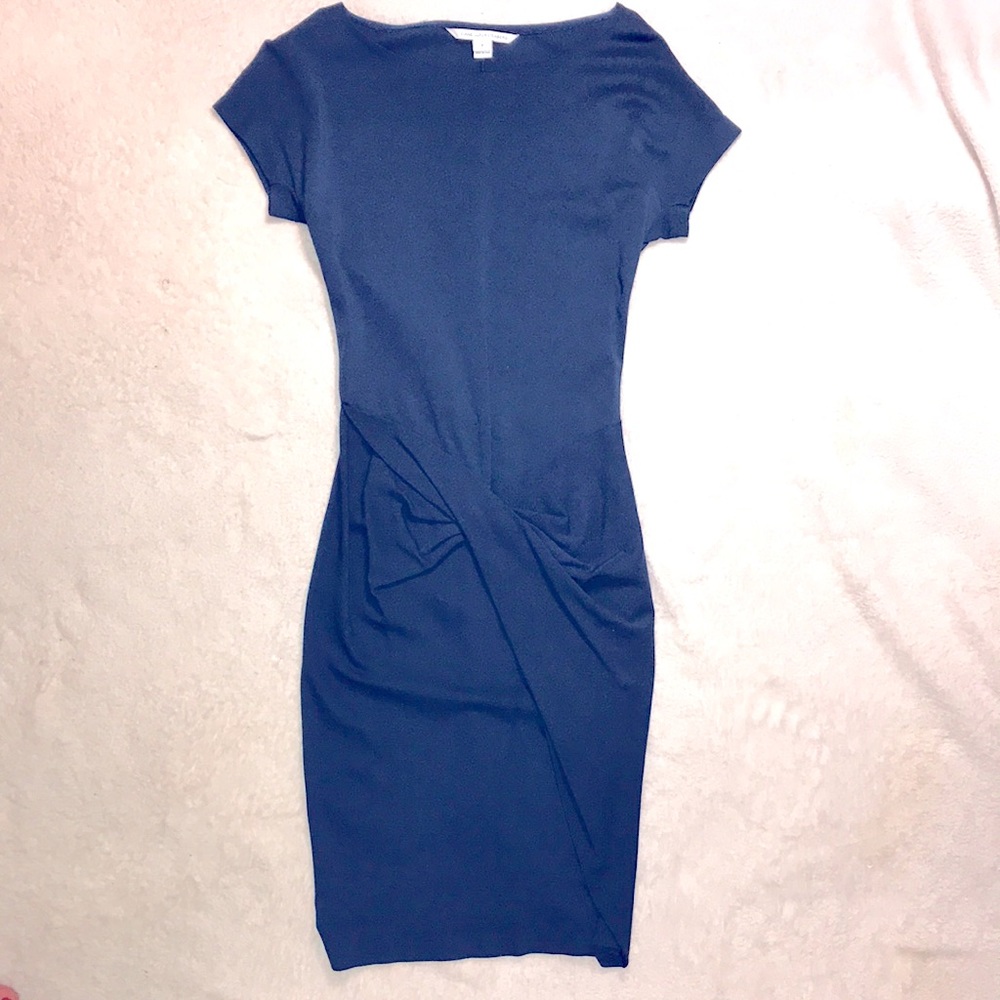 Diane Von Furstenberg Short-sleeved Sheath Dress Size 4-6